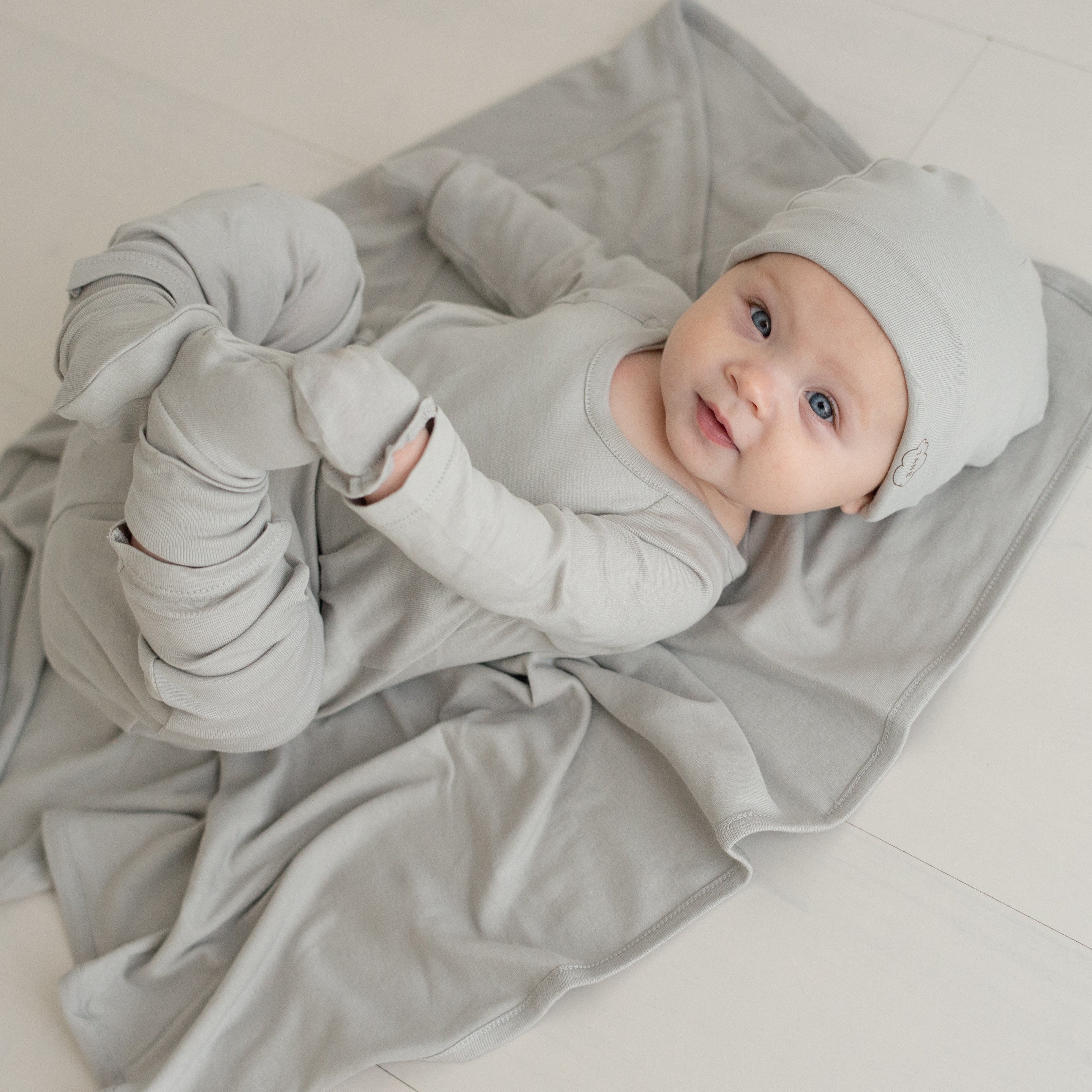 Raglan Sleeved Crew Neck Onesie